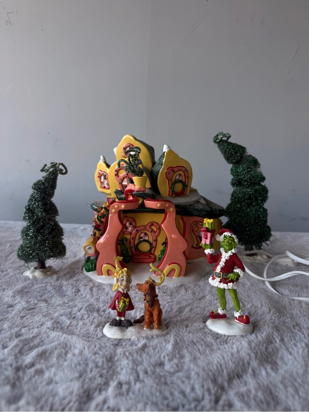 Holiday Village Grinch Figurine Set - Green and Pink